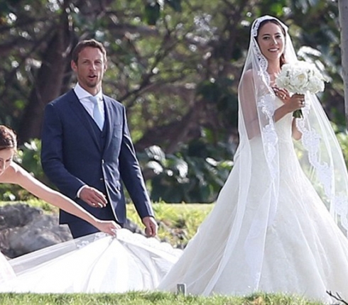 Jenson Button και Jessica Michibata παντρεύτηκαν στη Χαβάη