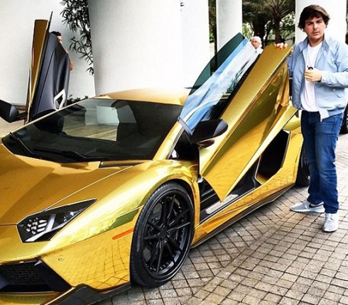 Γυναίκες, Lamborghini και πούρα! Οι πρωτοχρονιάτικες σπατάλες των πλουσίων στο Instagram