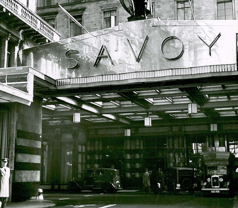 The Savoy: Η συγκλονιστική ιστορία του λονδρέζικου ξενοδοχείου που λάτρεψαν οι διάσημοι
