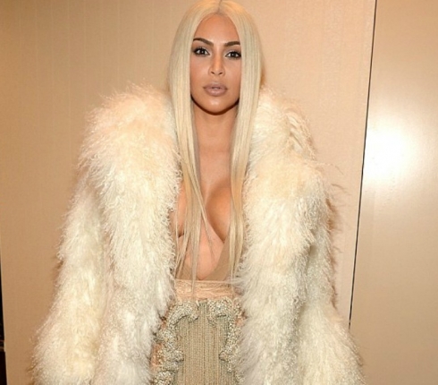 Κim Kardashian: Αποκάλυψε το κόλπο για το στητό μπούστο της!