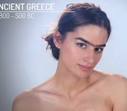 Τα πρότυπα ομορφιάς αλλάζουν συνεχώς: Δες ποια ήταν από την αρχαία Αίγυπτο μέχρι σήμερα (video)