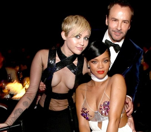 Kόντρα Rihanna-Cyrus σε δημοπρασία!