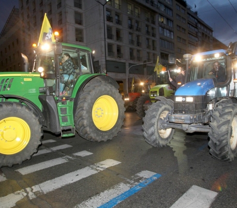 Οι αγρότες στην Αθήνα! Με φασολάδα, live Μαργαρίτη και αντίσκηνα στο Σύνταγμα περιμένουν να ξημερώσει