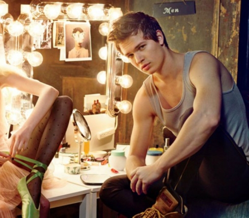 Απίστευτος! Ο Ansel Elgort χορεύει όλα τα είδη μουσικής για την Teen Vogue