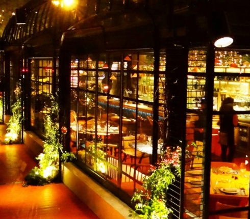 Artisanal Lounge and Gardens: Μία αριστοκρατική οικία μεταμορφώθηκε σε bar - restaurant