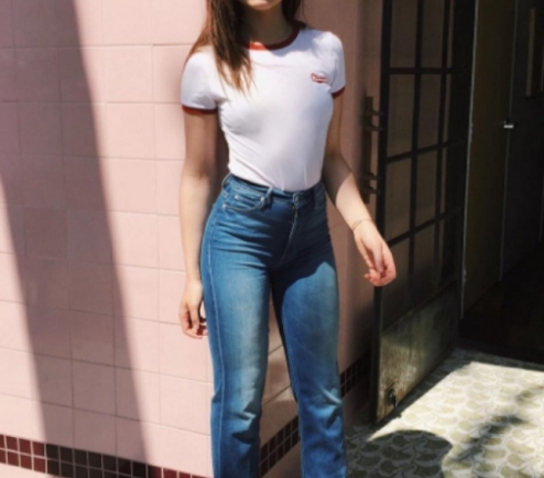 Street style: H Kristina Bazan με casual look ξεκινά την εβδομάδα με τον πιο stylish τρόπο