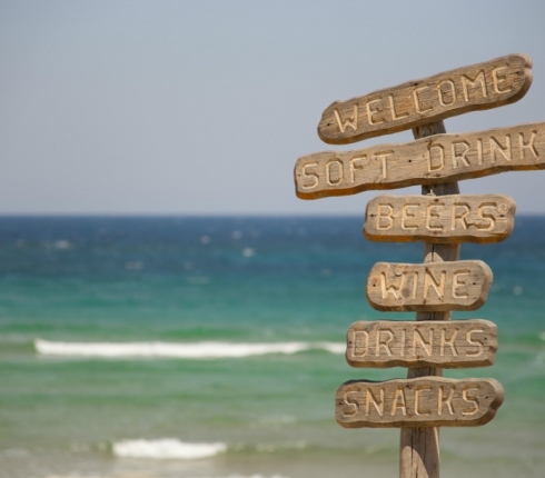 Era Mensa: To beach bar που αγαπήσαμε στο Πόρτο Ράφτη