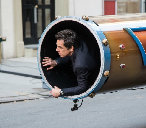 Ben Stiller: Σκαρφάλωσε σε γιγάντιο κανόνι για τα νέα του γυρίσματα