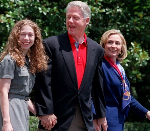 Hillary Clinton : Δεν είναι ο Bill Clinton πατέρας της Chelsea!
