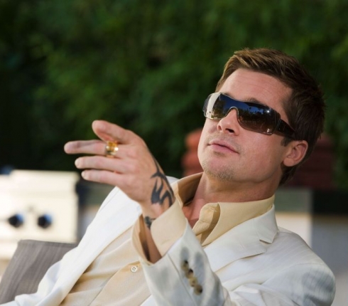 Εξομολογήσεις ενός άντρα: Γιατί κρύβουμε όλοι μας έναν Brad Pitt