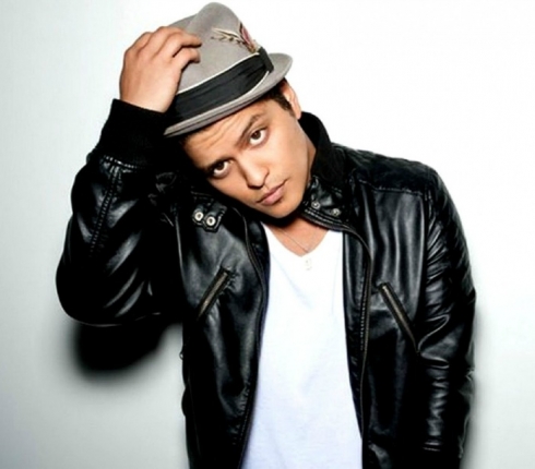 Ο Bruno Mars έχει γενέθλια και φτιάχνουμε τη μέρα μας με τα τραγούδια του 