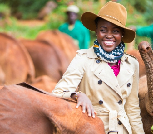 Lupita Nyong'o: Μια star με φιλοζωϊκά αισθήματα και ευαισθησίες