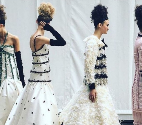 Haute Couture Week: Η Chanel μας βάζει στα backstage της νέας της συλλογής φθινόπωρο/χειμώνας 2016