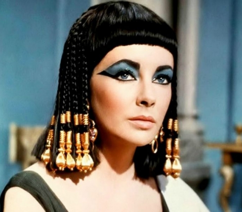 Elizabeth Taylor: Όταν ξεσήκωνε το κοινό ως Cleopatra!