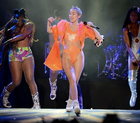  Μήπως το παρακάνεις; Γυμνή τώρα και στο Instagram η Cyrus! (Photos+Video) - Κεντρική Εικόνα