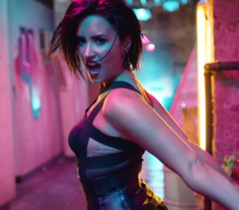 Demi Lovato: Λάτρεψες το καινούργιο τραγούδι της; Μάθε να κάνεις το μακιγιάζ της