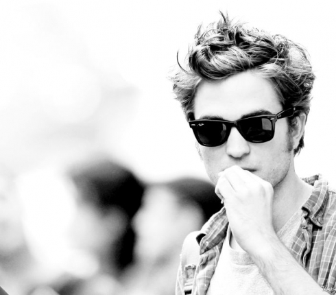 Robert γιατί; Ο Pattinson ξύρισε το κεφάλι του!