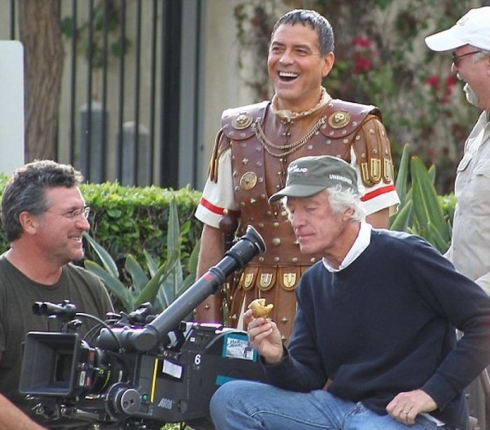 Άβε George! O Clooney σε ρόλο… Ιούλιου Καίσαρα