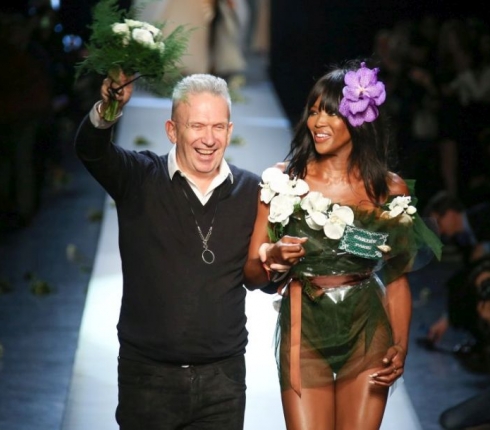 Η βασίλισσα της πασαρέλας: Η Naomi Campbell στο catwalk του Gaultier