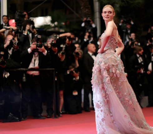 Cannes 2016 : Η πριγκιπική εμφάνιση της Elle Fanning