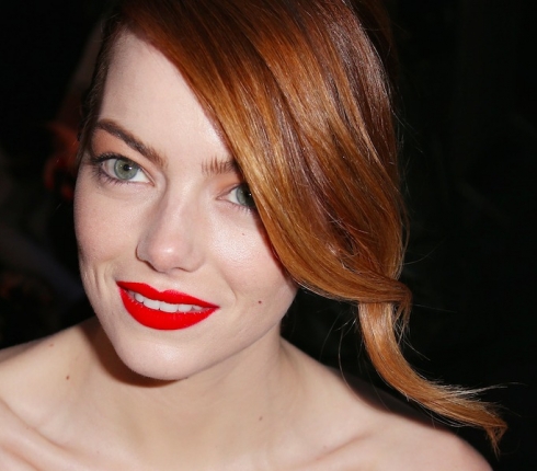 Emma Stone: Υιοθέτησε κι εσύ το hair styling και το μακιγιάζ της!
