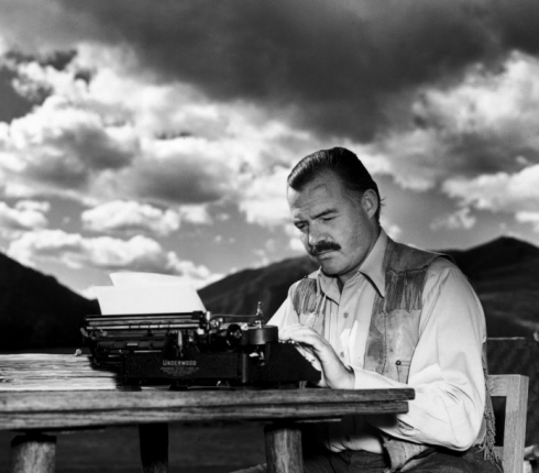 Ernest Hemingway: Η περιπετειώδης ζωή του νομπελίστα είναι γεμάτη εκπλήξεις!