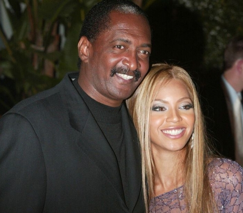 O πατέρας της Beyonce πουλάει αναμνηστικά της για να ζήσει!
