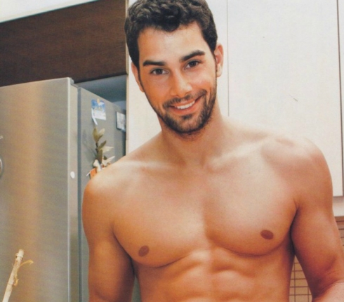 Xάρης Γιακουμάτος: Ο sexy ηθοποιός κάνει πρόταση γάμου μέσω περιοδικού