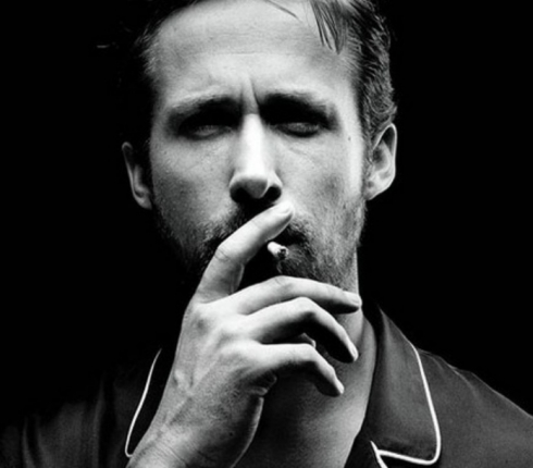 Ryan Gosling: Με εντελώς νέο look μας γυρνά πίσω στα 70s!