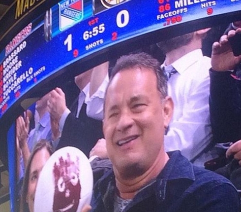 Tom Hanks: Συνάντησε ξανά τον φίλο του… Wilson!