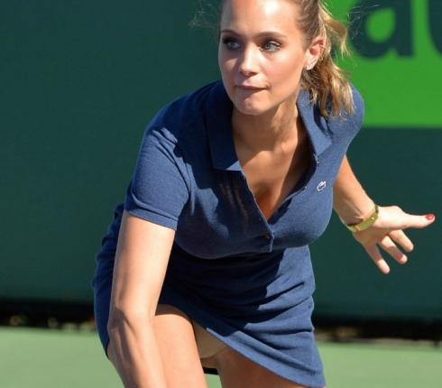 Hannah Davis: Όταν το πιο σέξι μοντέλο του κόσμου παίζει τένις... οι φωτογράφοι τρελαίνονται