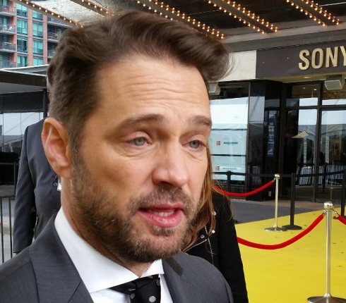 Jason Priestley: Έπεσε από το άλογο και μπήκε στο νοσοκομείο