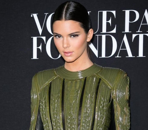 Η Kendall Jenner έγινε αγνώριστη για φιλανθρωπικό σκοπό