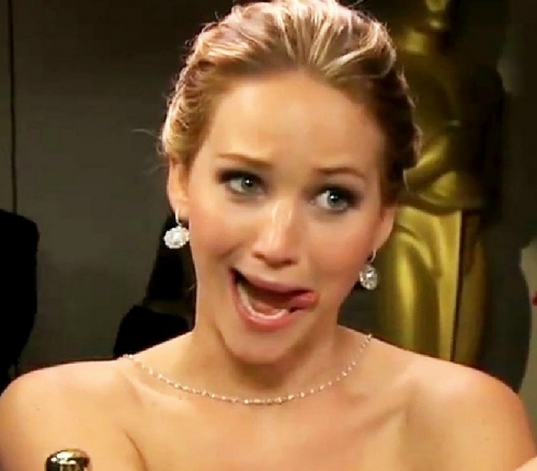 Jennifer Lawrence: Τσαλακώνεται για ακόμα μια φορά στην TV και μιμείται εκπληκτικά τη Cher!
