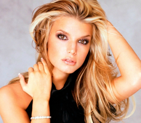 Αγνώριστη η Jessica Simpson! Η νέα της εικόνα μας τρόμαξε