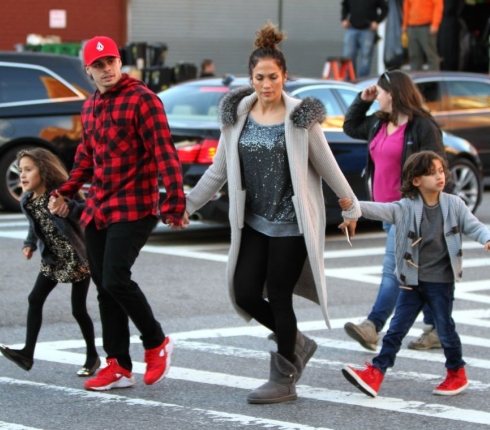 H Jennifer Lopez βόλτα με το αγόρι της στη Νέα Υόρκη