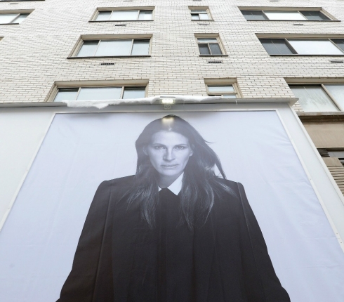 Julia Roberts: Στους δρόμους του Μανχάταν για τον οίκο Givenchy 