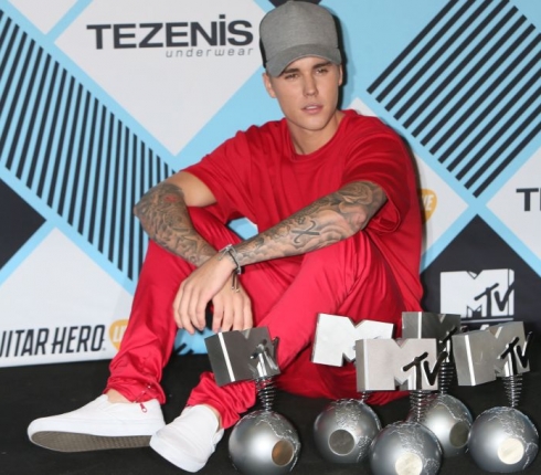 MTV EMA Awards: Σάρωσε ο Justin Bieber – Όλοι οι νικητές