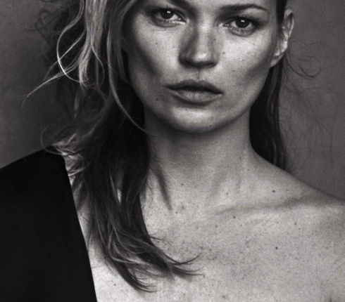 Οι αρετουσάριστες φωτογραφίες της Kate Moss για την VOGUE Italia θα σε αφήσουν με το στόμα ανοιχτό