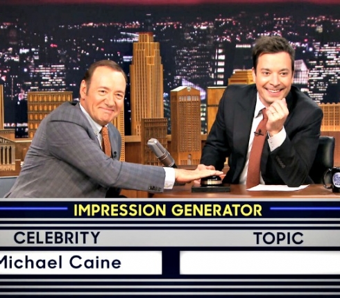 Ο Kevin Spacey, εντυπωσιάζει με τις μιμήσεις του, στο The Tonight Show 