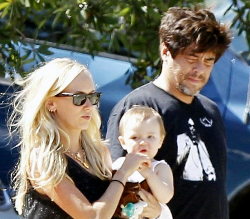 Kimberly Stewart: Η κόρη του Rod Stewart ποζάρει γυμνή και δηλώνει ότι απέχει από το σεξ 