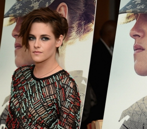 Η Kristen Stewart σε μια από τις πιο chic εμφανίσεις της - Κεντρική Εικόνα