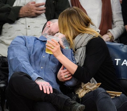 Το καυτό φιλί της Cameron Diaz και του Benji Madden οn camera