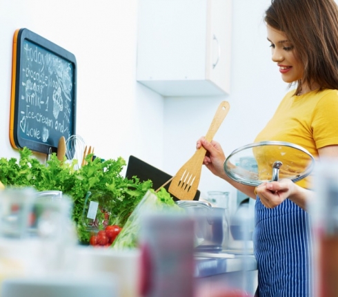 Kitchen Tips: Δεν φαντάζεσαι πόσο εύκολη θα κάνουν τη ζωή σου