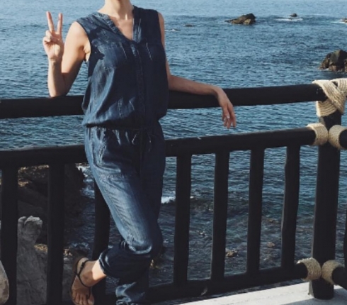 Street style : H Kristin Cavallari σου δείχνει πως να φορέσεις την τζιν ολόσωμη φόρμα το καλοκαίρι