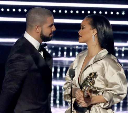 Κιόλας; Έγκυος η Rihanna από τον Drake!