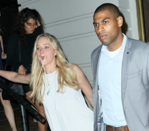 Jennifer Lawrence πλάκα μας κάνεις; Και τρίτος σέξι bodyguard; 