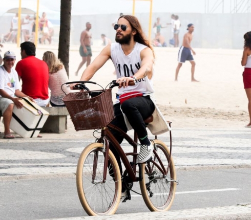 Jared Leto: Βόλτα με το ποδήλατο στο Rio