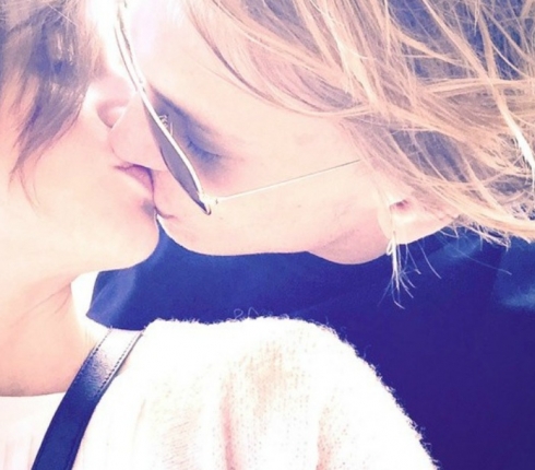 Chris Evans ατύχησες! Η Lily Collins τα ξαναέφτιαξε με τον πρώην της
