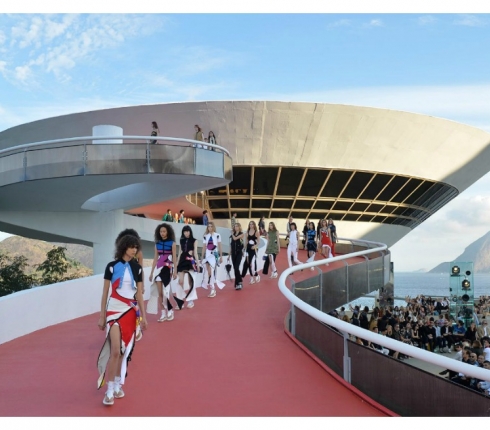 H Louis Vuitton Cruise μαγεύει το Ρίο Ντε Τζανέιρο!